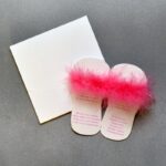 Μοναδικό προσκλητήριο βάπτισης τρισδιάστατα παντοφλάκια από υλικό EVA με φάκελο - κουτί.