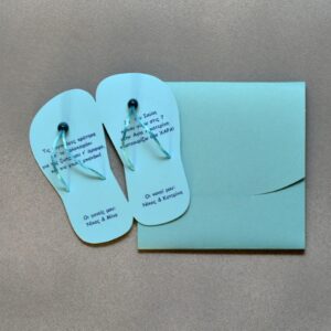 Μοναδικό προσκλητήριο βάπτισης τρισδιάστατες σαγιονάρες από υλικό EVA με φάκελο - κουτί.