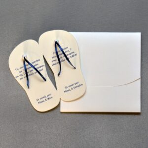 Μοναδικό προσκλητήριο βάπτισης τρισδιάστατες σαγιονάρες από υλικό EVA με φάκελο - κουτί.