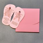 Μοναδικό προσκλητήριο βάπτισης τρισδιάστατες σαγιονάρες από υλικό EVA με φάκελο - κουτί.