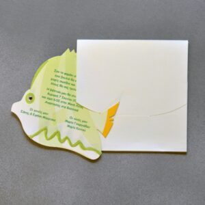 Προσκλητήριο βάπτισης ψαράκι κοπτικό με ανάγλυφη διακόσμηση σε φάκελο - κουτί.