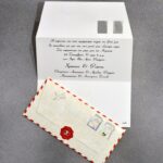 Προσκλητήριο γάμου τρίπτυχο σε μορφή "γράμμα" με ασημοτυπία.