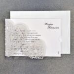 Προσκλητήριο γάμου με διαφάνεια με glitter σχέδιο καρδιές.