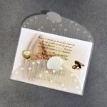 Προσκλητήριο γάμου και γάμου - βάπτισης με ριζόχαρτο, αναγλυφότητες και κοπή με κοχύλια.