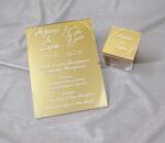 PG20105 <p>Plexi glass χρυσός καθρέπτης σε προσκλητήριο και μπομπονιέρα κουτάκι με εκτύπωση μεταξοτυπίας και γεωμετρικό μοτίβο.</p>