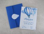 Προσκλητήριο βάπτισης με θέμα αερόστατο για αγόρι.