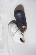 PRI.2038 ΜΟΝΟΧΡΩΜΟ ΔΕΡΜΑΤΙΝΟ SNEAKER ΜΟΝΗ ΜΠΑΡΕΤΑ VELCRO