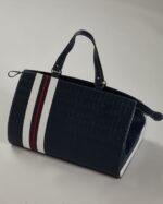 GL4141 Επώνυμη τσάντα Guy Laroche κορυφαίας ποιότητας από δερματίνη με αναγλυφότητες, από τη νέα συλλογή του 2020.