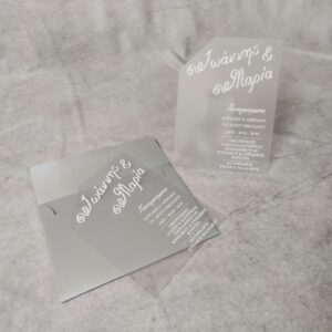 Προσκλητήριο γάμου από διάφανο ματ υλικό PVC με glitter εκτύπωση μεταξοτυπίας και περλέ φάκελο.