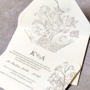 Προσκλητήριο γάμου με ανάφλυφα λουλούδια.