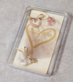 Προσκλητήριο - μπομπονιέρα γάμου και βάπτισης ή βάπτισης κουτί plexi-glass, με μεταξοτυπία, καρδιά και πιπίλα.