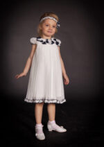 Φόρεμα βάπτισης εξαιρετικής ποιότητας με μουσελίνα, σατέν ύφασμα, έξτρα επένδυση και κορδέλα μαλλιών. Ηλικίες έως 5 ετών.