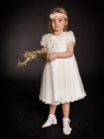 Φόρεμα βάπτισης εξαιρετικής ποιότητας με τούλι, σατέν ύφασμα, εσωτερική επένδυση, περίτεχνο φιόγκο. Ηλικίες έως 5 ετών.