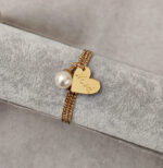 Χειροποίητο χρυσό βραχιόλι για μαμά και νονά από τη σειρά "Aesthetic Bracelets" με ιδιαίτερη διακόσμηση.