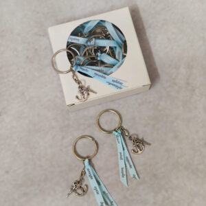 Μαρτυρικά βάπτισης μπρελόκ με κορδέλα με ευχές, άγκυρα και σταυρό, σε κουτί 25 τεμαχίων.