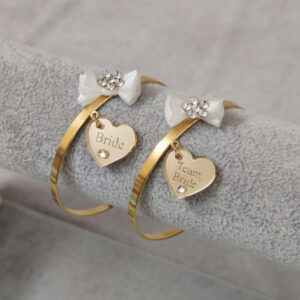 Limited Edition χειροπέδες με καθρέφτη plexi-glass με χάραξη bride ή team bride, με swarovski και ιδιαίτερη διακόσμηση.