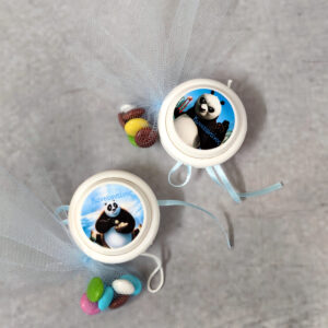 Μπομπονιέρα βάπτισης παιχνίδι γιογιό, με θέμα Kung Fu Panda και το όνομα του μωρού.