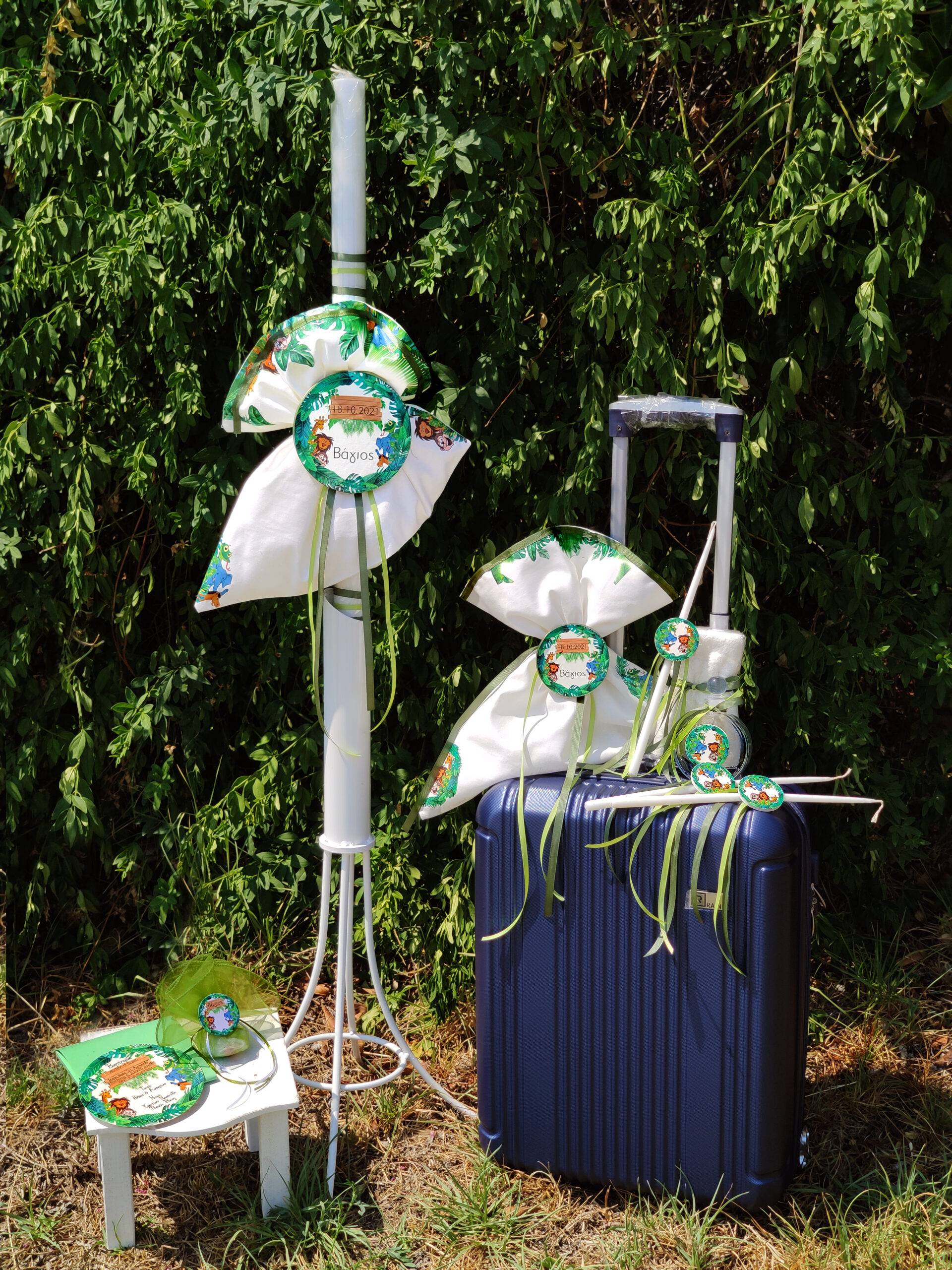 Πακέτο βάπτισης για αγόρι με θέμα ζωάκια της ζούγκλας σε πράσινες αποχρώσεις.