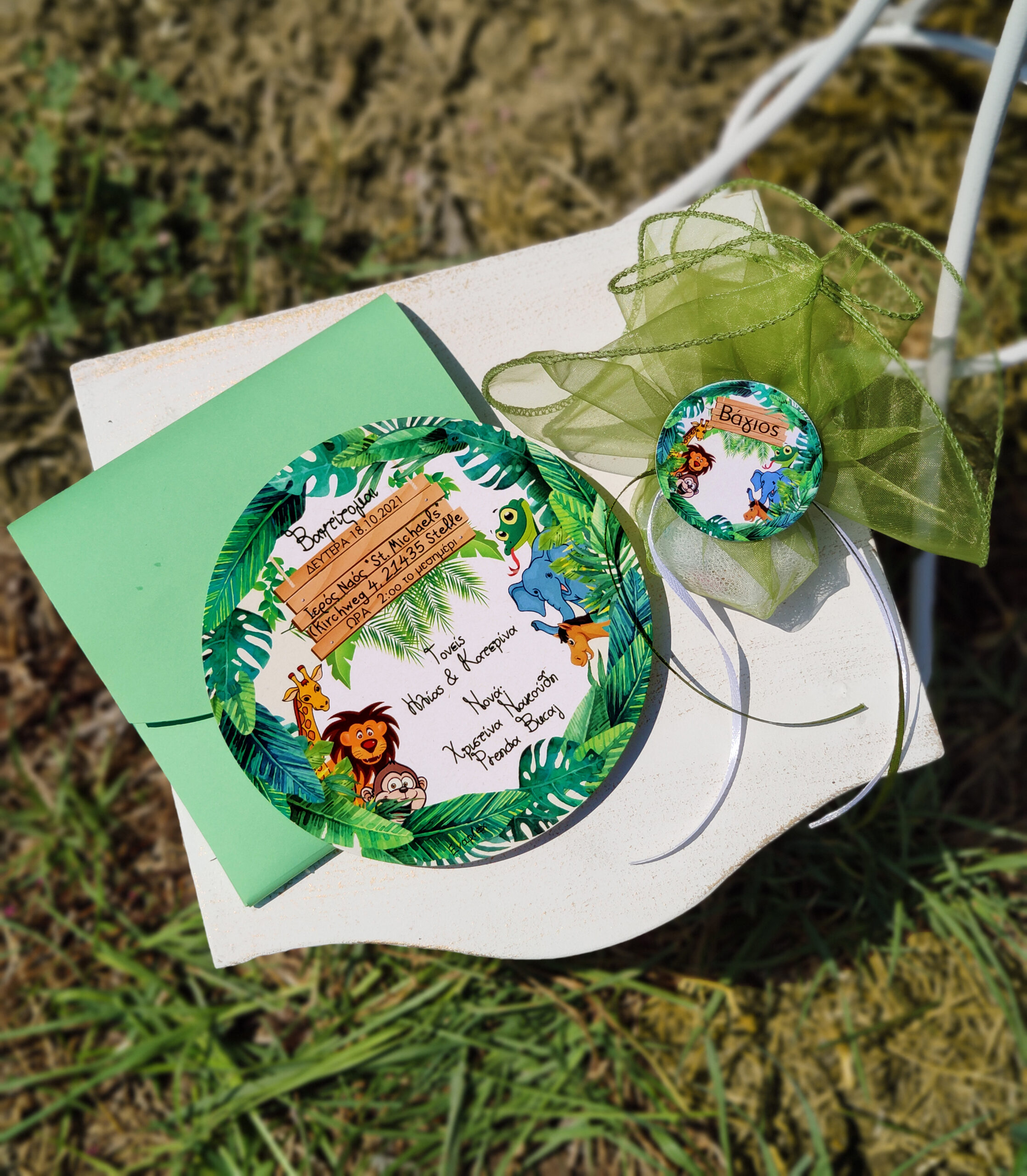 Πακέτο βάπτισης για αγόρι με θέμα ζωάκια της ζούγκλας σε πράσινες αποχρώσεις.