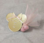 Μπομπονιέρα βάπτισης plexiglass χρυσός καθρέφτης σε σχήμα Minnie Mouse με χάραξη και ευχές.