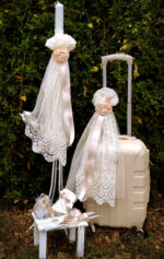 Ρομαντικό πακέτο βάπτισης για κορίτσι με γαλλική δαντέλα, σατέν κορδέλες, τούλι και λουλούδια.