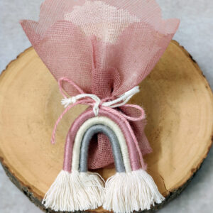 Boho μπομπονιέρα βάπτισης υφασμάτινο ουράνιο τόξο σε απόχρωση σάπιο μήλο.