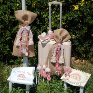 Boho πακέτο βάπτισης για κορίτσι με θέμα ουράνιο τόξο σε αποχρώσεις γήινες και σάπιο μήλο.
