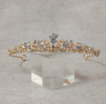 Νυφική τιάρα σε rose gold απόχρωση με λευκά στρας τύπου swarovski και κυβικά ζιρκόνια