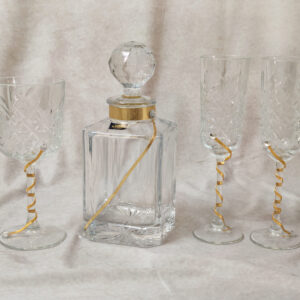 Σετ κρυστάλλινα καράφα - ποτήρι με διακόσμηση χρυσή βέργα και στρας.