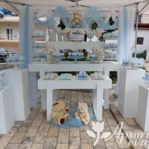 Στολισμός με θέμα Αρκουδάκι σε λευκές και γαλάζιες αποχρώσεις.