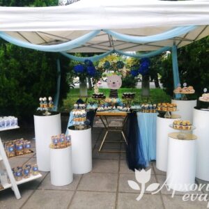 Στολισμός με θέμα Αρκουδάκι σε μπλε αποχρώσεις με χρυσά και λευκά στοιχεία.