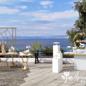 Στολισμός γάμου και βάπτισης με λευκά και χρυσά στοιχεία