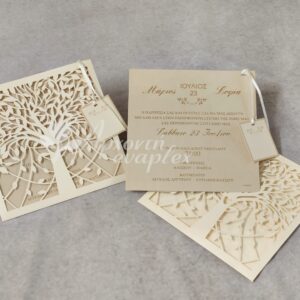 Προσκλητήριο γάμου με θέμα δέντρο της ζωής και laser cut φάκελος.