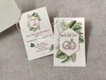 Προσκλητήριο γάμου με διπλή κάρτα και φιογκάκι λινάτσας.