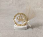 Μπομπονιέρα γάμου - βάπτισης Princess από χρυσό καθρέφτη plexi-glass και εκρού τούλι με χρυσό glitter.