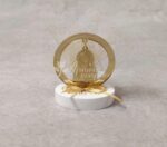 Μπομπονιέρα γάμου - βάπτισης Χριστός από χρυσό καθρέφτη plexi-glass και εκρού τούλι με χρυσό glitter.