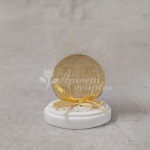 Μπομπονιέρα γάμου - βάπτισης Κωνσταντινάτο από χρυσό καθρέφτη plexi-glass και εκρού τούλι με χρυσό glitter.