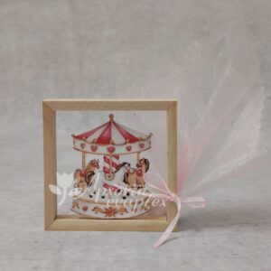 Μπομπονιέρα βάπτισης ξύλινο καδράκι με θέμα καρουσέλ