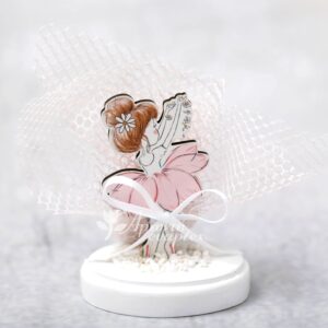 Μπομπονιέρα βάπτισης μπαλαρίνα ξύλινη,  σε βότσαλο