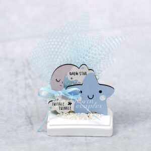 Μπομπονιέρα βάπτισης φεγγάρι ξύλινη,  σε βότσαλο