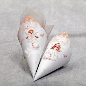 Χωνάκι βάπτισης με θέμα νεράιδα και ζελατίνη με Marshmallows και πολύχρωμα smarties.