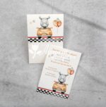 Προσκλητήριο βάπτισης με θέμα ιπποπόταμος σε αμαξάκι και εκτυπωμένος φάκελος - κουτί.