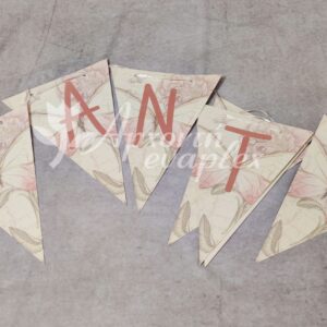 Σημαιάκια με θέμα πεταλούδα ή οποιοδήποτε θέμα επιλογής και το όνομα του μωρού.