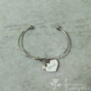 Μαρτυρικό βραχιόλι βάπτισης απο ανοξείδωτο ατσάλι σε ασημί χρώμα με σταυρουδάκι και καρδιά από ασημί καθρέφτη plexiglass.