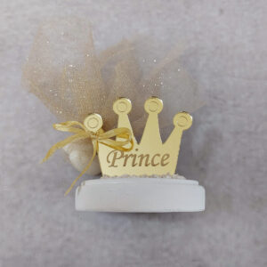 Μπομπονιέρα βάπτισης Prince από χρυσό καθρέφτη plexi-glass και σοκολά τούλι με χρυσό glitter.