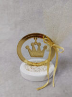 Μπομπονιέρα βάπτισης Prince από χρυσό καθρέφτη plexi-glass και εκρού τούλι με χρυσό glitter.