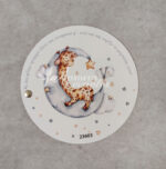 Προσκλητήριο βάπτισης με θέμα καμηλοπάρδαλη, με διπλή κάρτα και τρουξ.