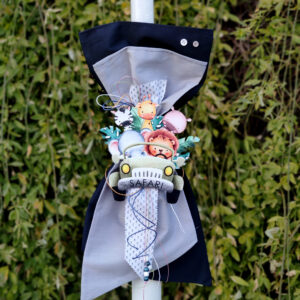 Λαμπάδα βάπτισης με θέμα Safari σε εκτυπωμένο ξύλινο διακοσμητικό.