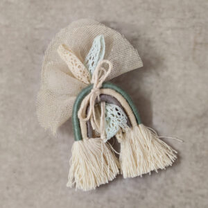 Βοho μπομπονιέρα βάπτισης υφασμάτινο ουράνιο τόξο σε γαλάζιες - πετρόλ αποχρώσεις.