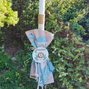 Λαμπάδα βάπτισης με θέμα λιονταράκι απο ξύλινο εκτυπωμένο διακοσμητικό με την ημερομηνία.